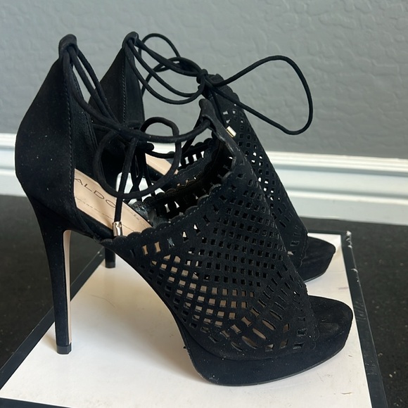ALDO size 7- Black small platform heel - New - Picture 2 of 5